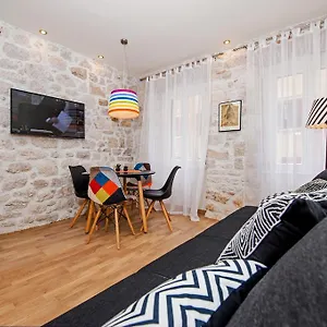 https://carera-deluxe.in-istria.net